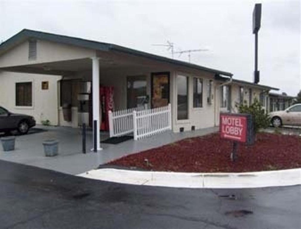 Express Inn Thomson Εξωτερικό φωτογραφία