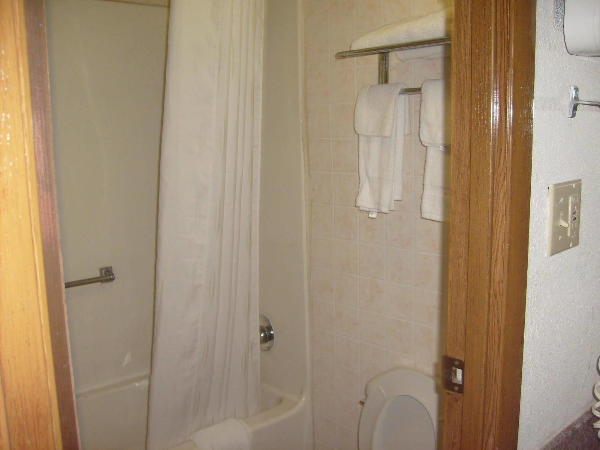 Express Inn Thomson Εξωτερικό φωτογραφία