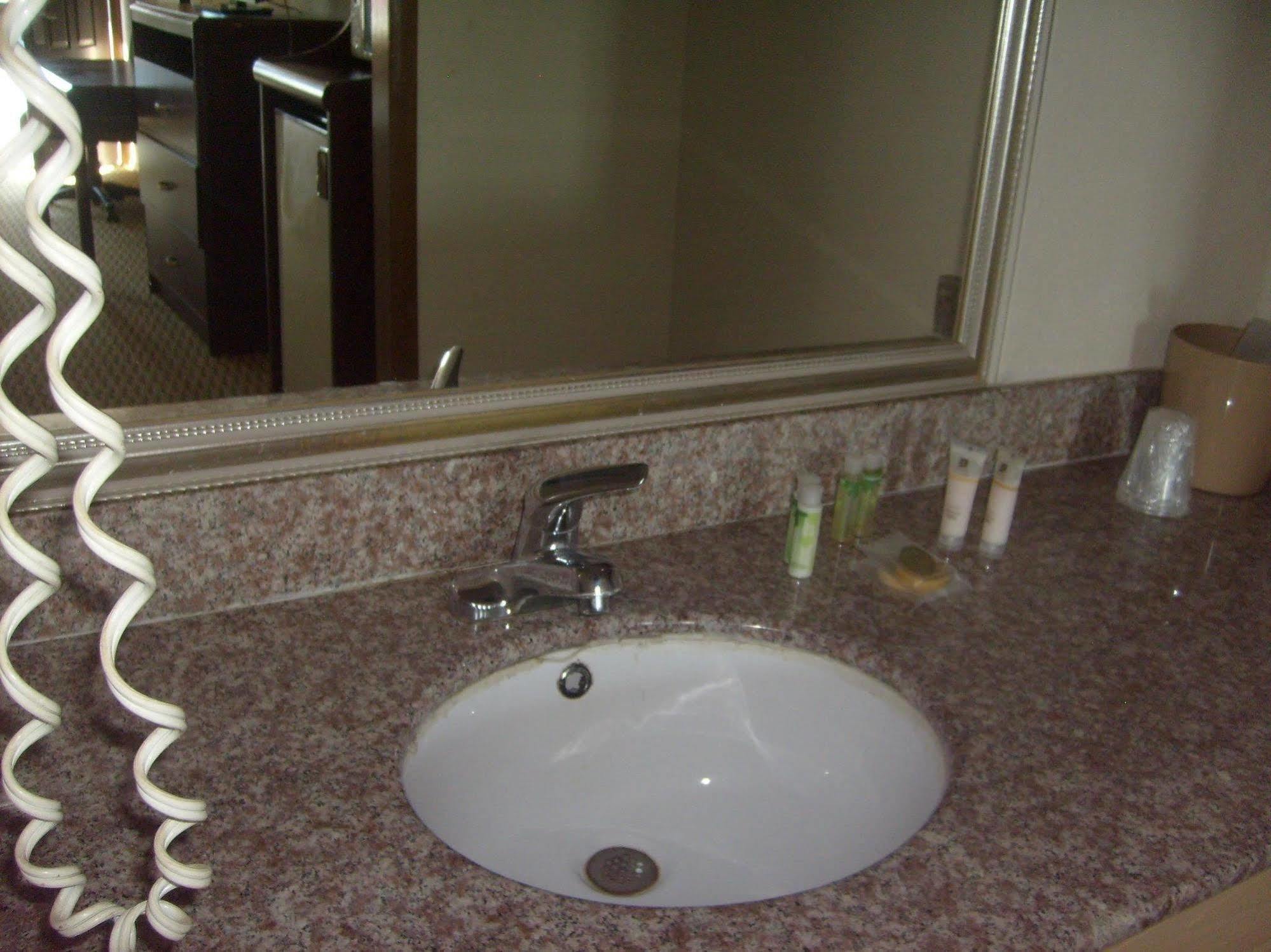 Express Inn Thomson Εξωτερικό φωτογραφία